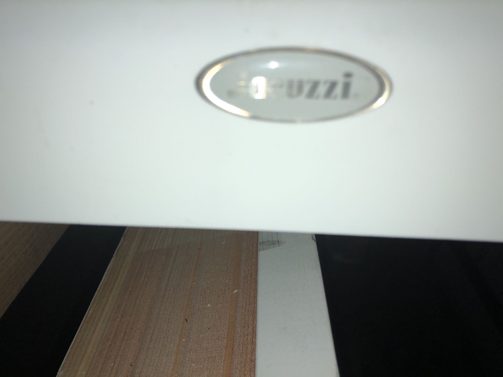 Jacuzzi Primo 60-in White Acrylic Skirted Whirlpool Tub with Left-Hand Drain