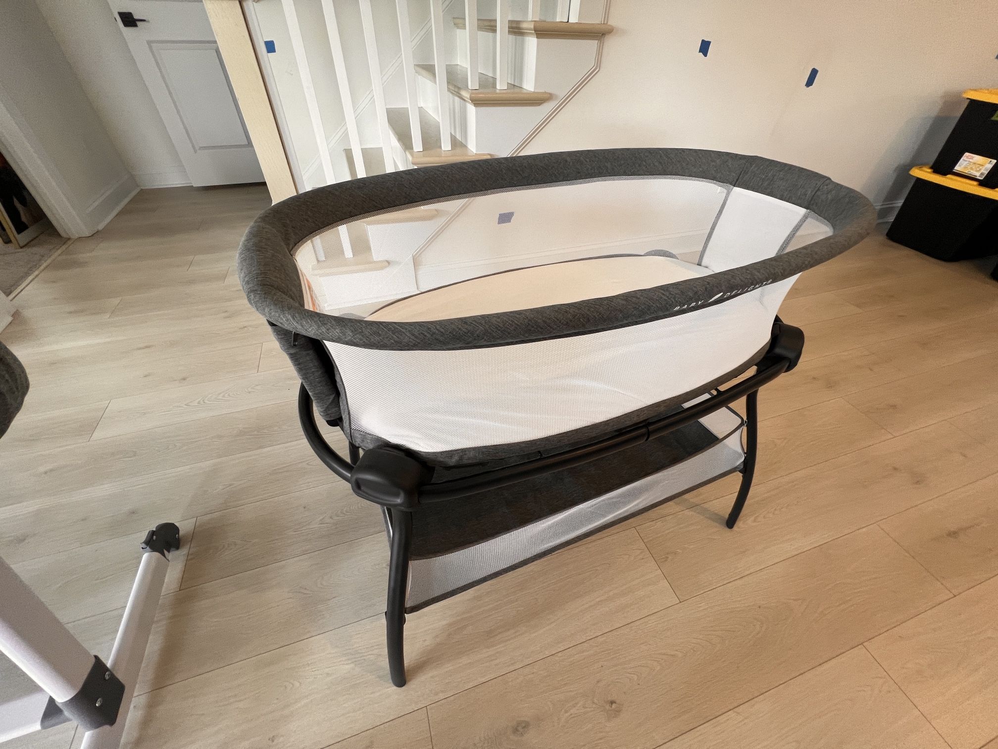 Baby Delight Beside Me Dreamer Bassinet & Bedside Sleeper