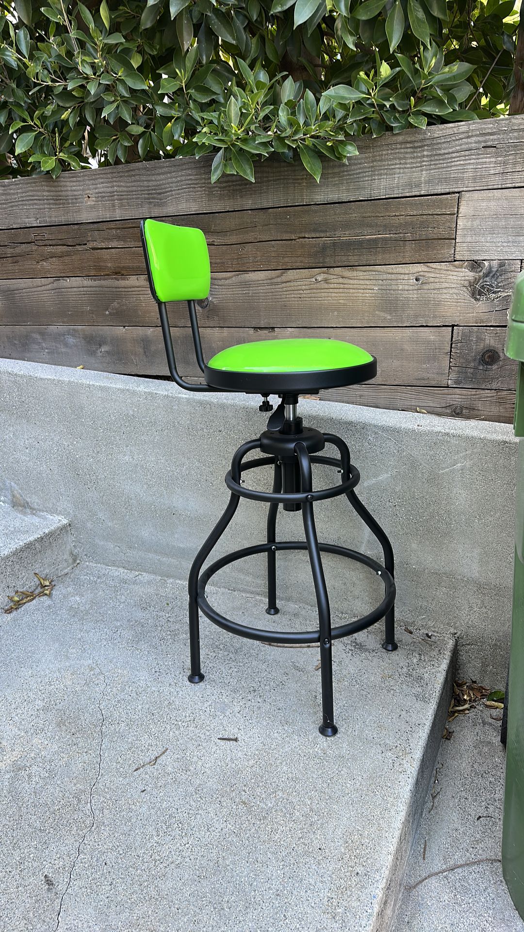 Swivel stool