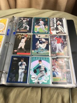 Big lot of hall of fame baseball cards