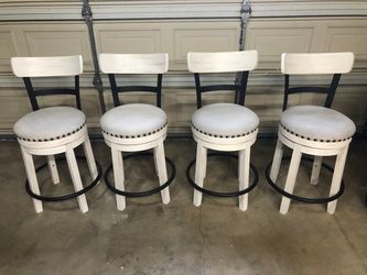 Valebeck Counter height, upholstered swivel barstool
