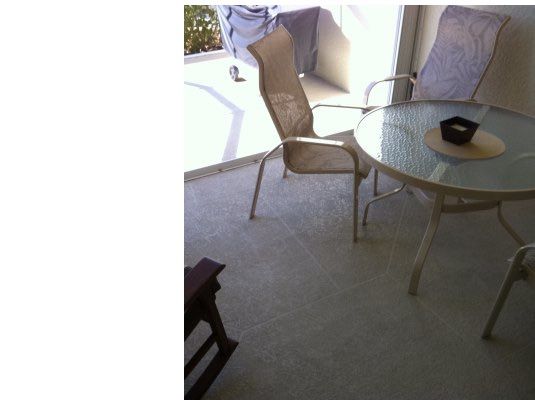 Gorgeous Like New Patio Table And 4 Chairs