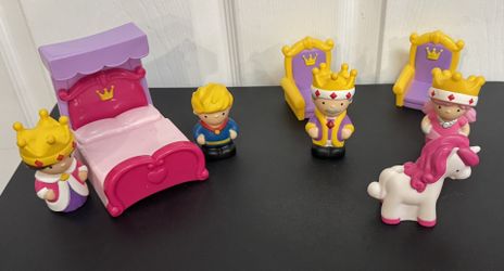 Royal Toys Figures King Queen $5 for All