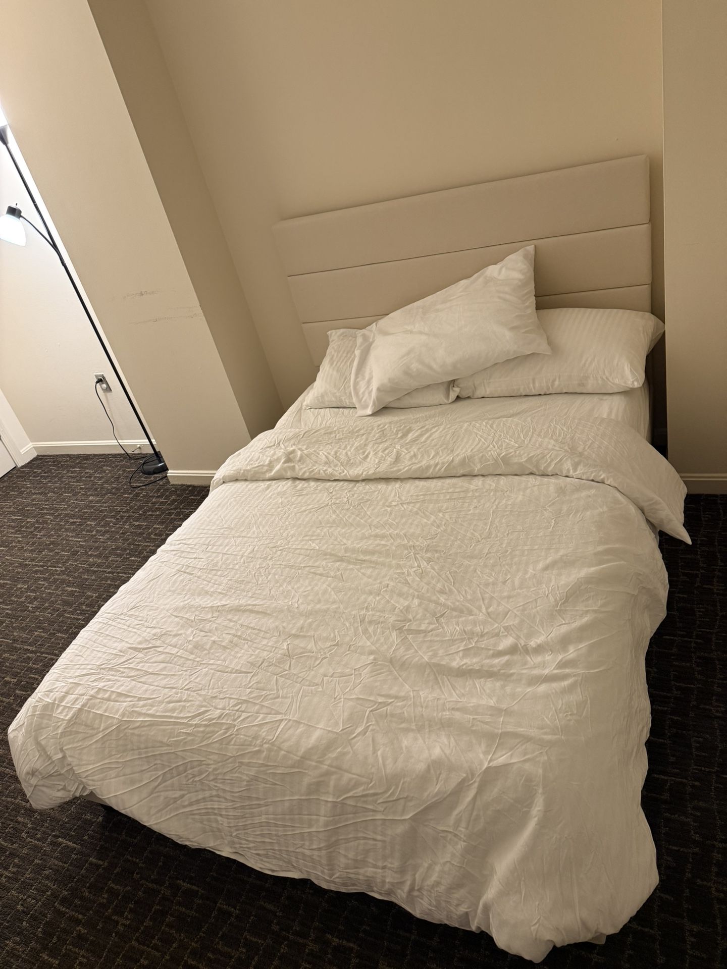 Full Size Bed With Mattress