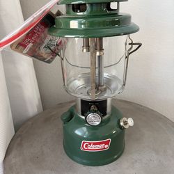 Vintage 1973 Coleman lantern