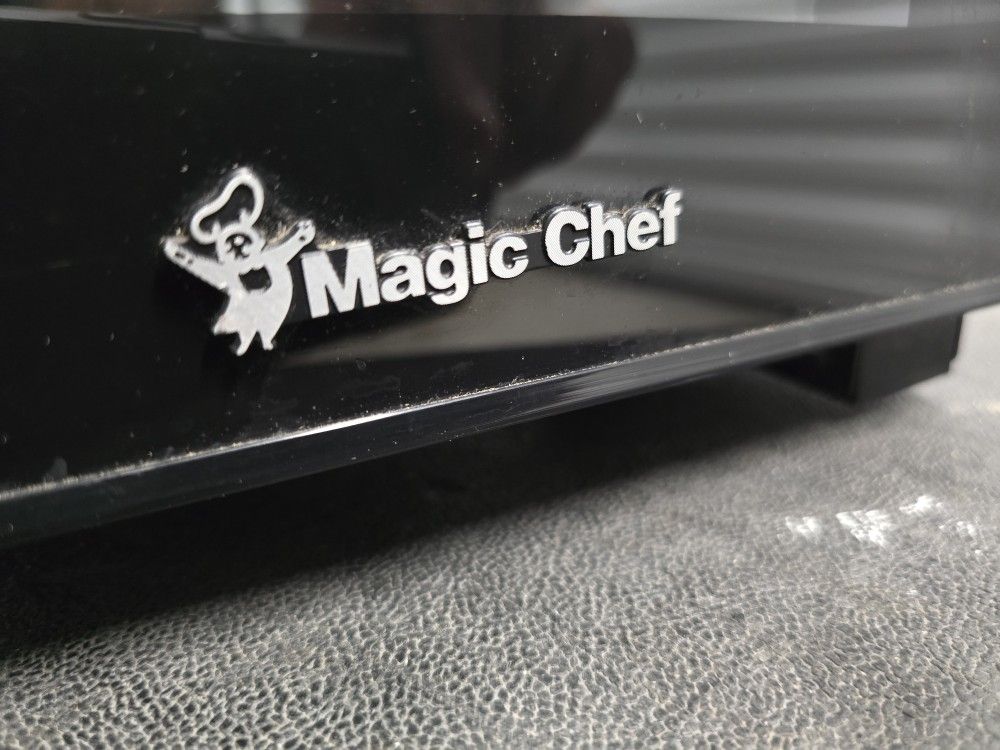 Compact Single-Zone Wine Cooler