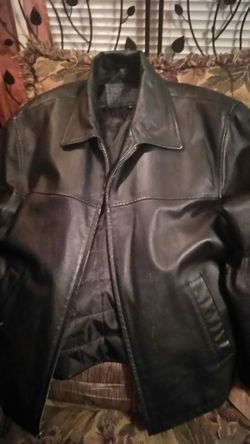 Like NEW, BLACK LEATHER JACKET,MENS SIZE XL