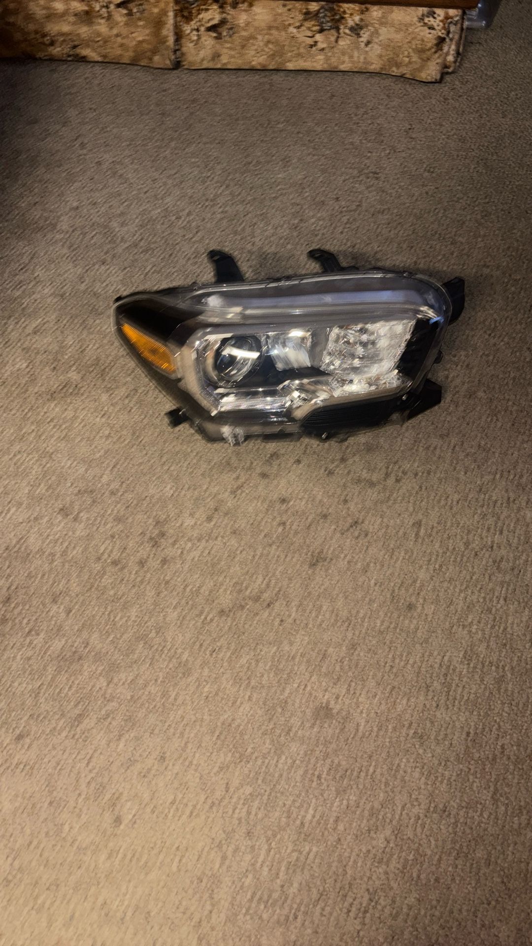 2016 2017 TOYOTA TACOMA RH PASSENGER W/LED HALOGEN HEADLIGHT OEM 16 17