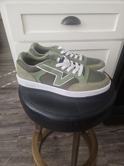 Vans Low-Top Sneakers Green Suede mens 12