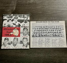 MILWAUKEE BRAVES BASEBALL 1964 YEARBOOK AND TEAM PICTURE