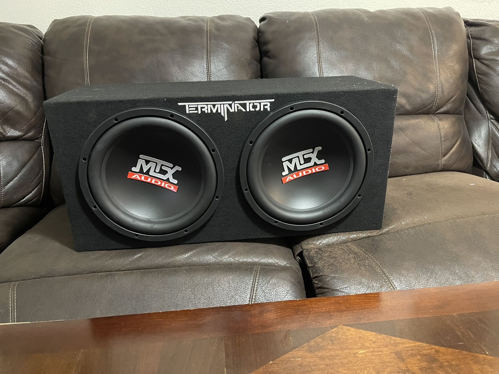 Vendo Cajón Con Sus Bocinas MTX De 1200 Wats Seminuevas En 150 Precio Firme