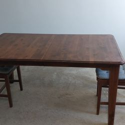 Expandable dining table and six chairs