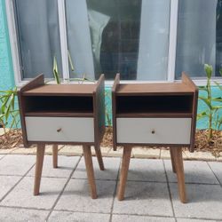 2 Retro Look Night Stands With Drawers