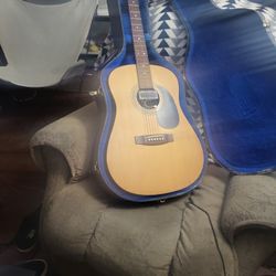 Hondo Dreadnought Acoustic / Electric