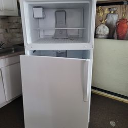 Used Refrigerator  32.5W×65.5L