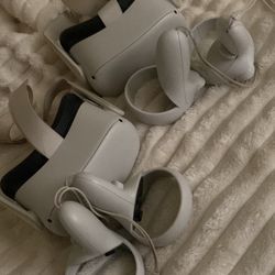 Two Oculus Quest 2 