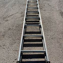 8ft Aluminum Extension Ladder - Extends To 16ft