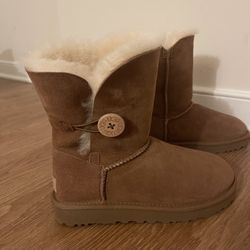 Never Before Used Ugg Boots - Size 6 
