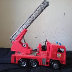 Fire Truck With Adjustable Ladder 
