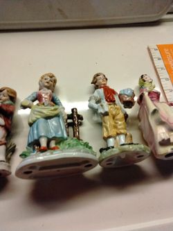 FIGURINES 4 CERAMIC VINTAGE