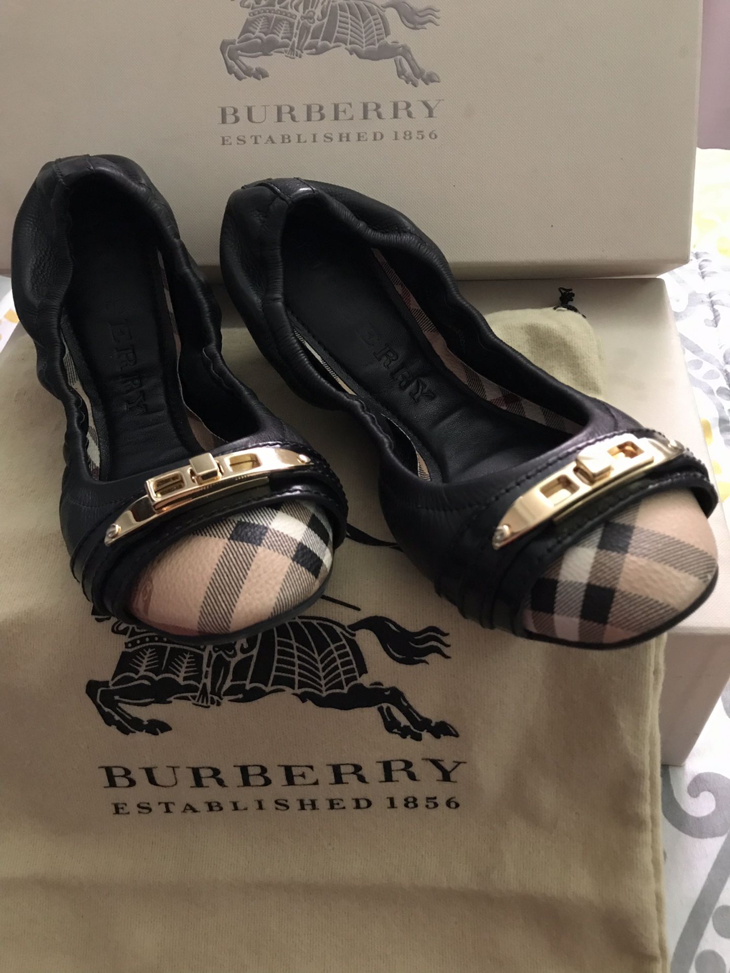 Burberry flats