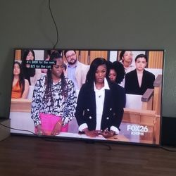 70inches TV LG. With Wall Mount And Remote 