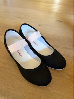 Character shoes, size 32