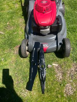 Honda HRX 217 lawnmower for sale. It is self propelled