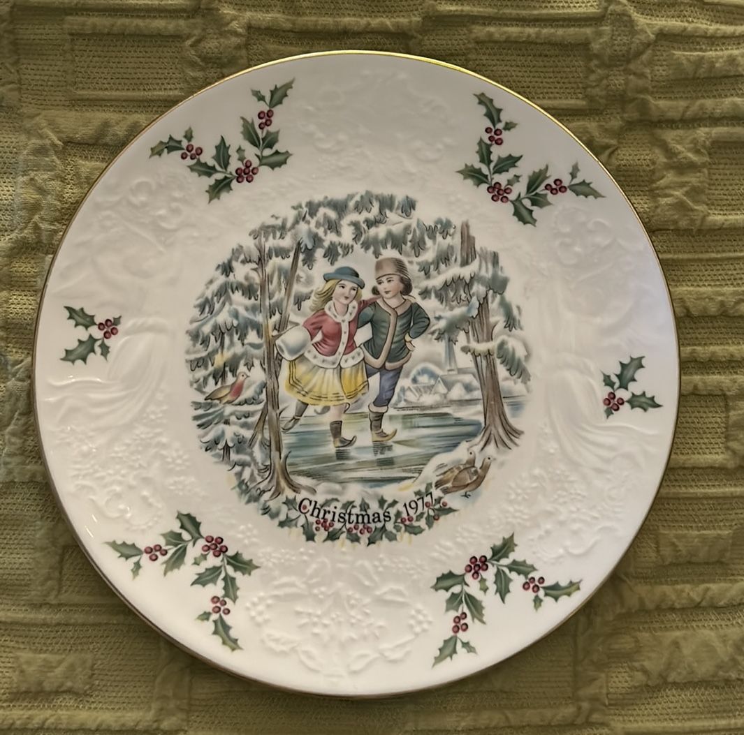 Royal Doulton Tableware LTD 1977 8 Christmas 1977 Decorative Plate for Sale in Anderson SC OfferUp