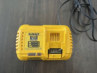 DeWalt FAST CHARGER 20V Max Lithium Ion DCB118 133.4mm / 5.25” Li-Ion FAN COOLED FAST CHARGER