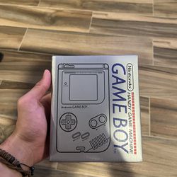 Original Nintendo Gameboy Console