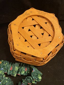 Longaberger Hexagon Basket With Basket Bow Thumbnail