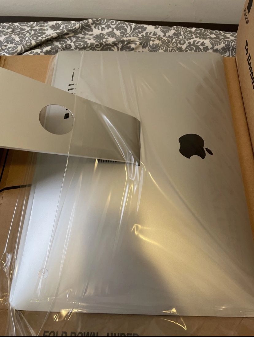 Apple iMac 21.5" (1TB HDD, Intel Core i5-5575R,All-in-One - Silver - MK442LL/A