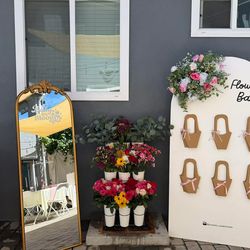 Bloom bar service. Flower bar