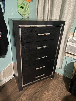 5 Doors Chest (Front Ashley Furniture)