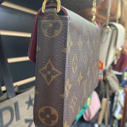 Louis Vuitton Monogram Handbag for Sale in Miami Gardens, FL - OfferUp