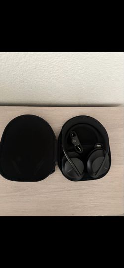 Bose Noise Cancelling Headphones with Case