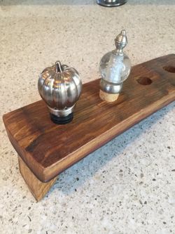 Wine stopper holder