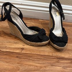 Black Wedges 