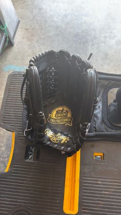 Rawlings Baseball Glove