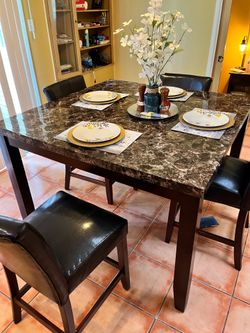 Table with 4 chairs