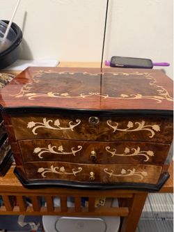 Jewelry box