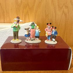 Dept 56 Disney Parks Family Village Series Set of 3 Porcelain Figures & box