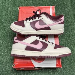 Nike Dunk Low Valentines Day size 9 VNDS 