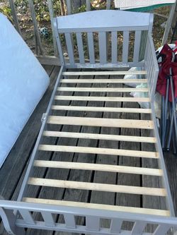 Toddler bed frame
