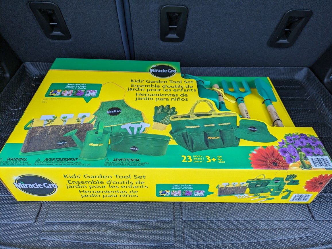 23 Piece Miracle-Gro Kids Garden Tool Kit