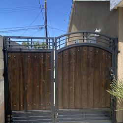 Side Gate