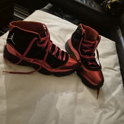 Air Jordan 11 Playoffs Bred (2019 retro) 

