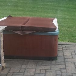 USED HOT TUB- HydroQuip