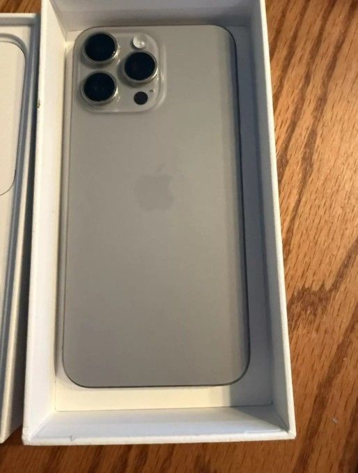 iPhone 15 PRO MAX Unlocked 512GB (Titanium)